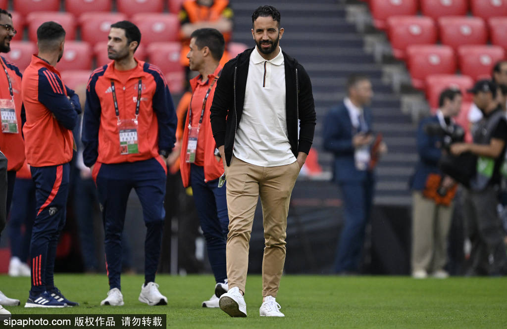 阿莫林发现, 令红魔的球 阿莫林发现, 令红魔的球